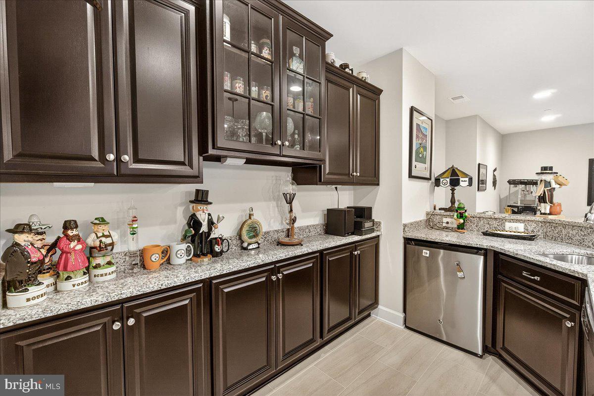 21217 Cracklin Road Laytonsville, MD 20882 - Photo 55 of 71 Entertainer’s dream full wet bar