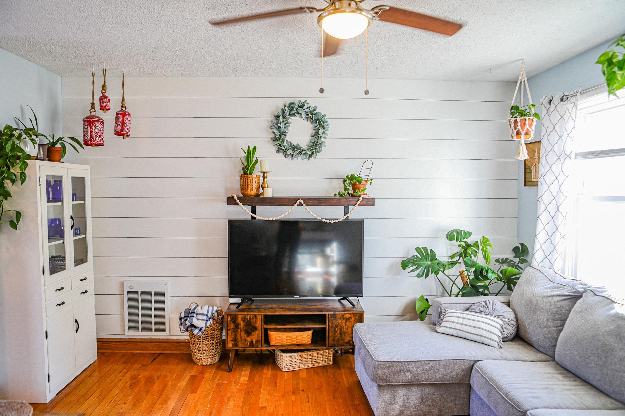 58 Hayrick Road Waynesboro, VA 22980 - Photo 9 of 38 a living room with furniture and a potted plant