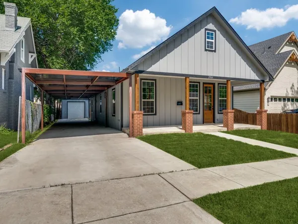 $2,600 | 2904 8th Avenue, Fort Worth, TX 76110
