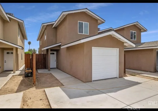 $2,000 | 1413 Oregon Street, Bakersfield, CA 93305