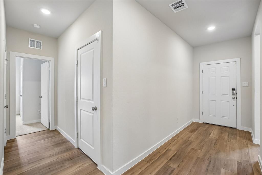 369 Declan Street Springtown, TX 76082 - Photo 5 of 37