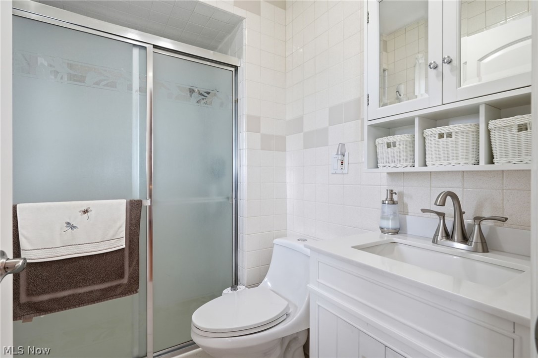1019 Bogart Road Huron, OH 44839 - Photo 31 of 41 Master bathroom