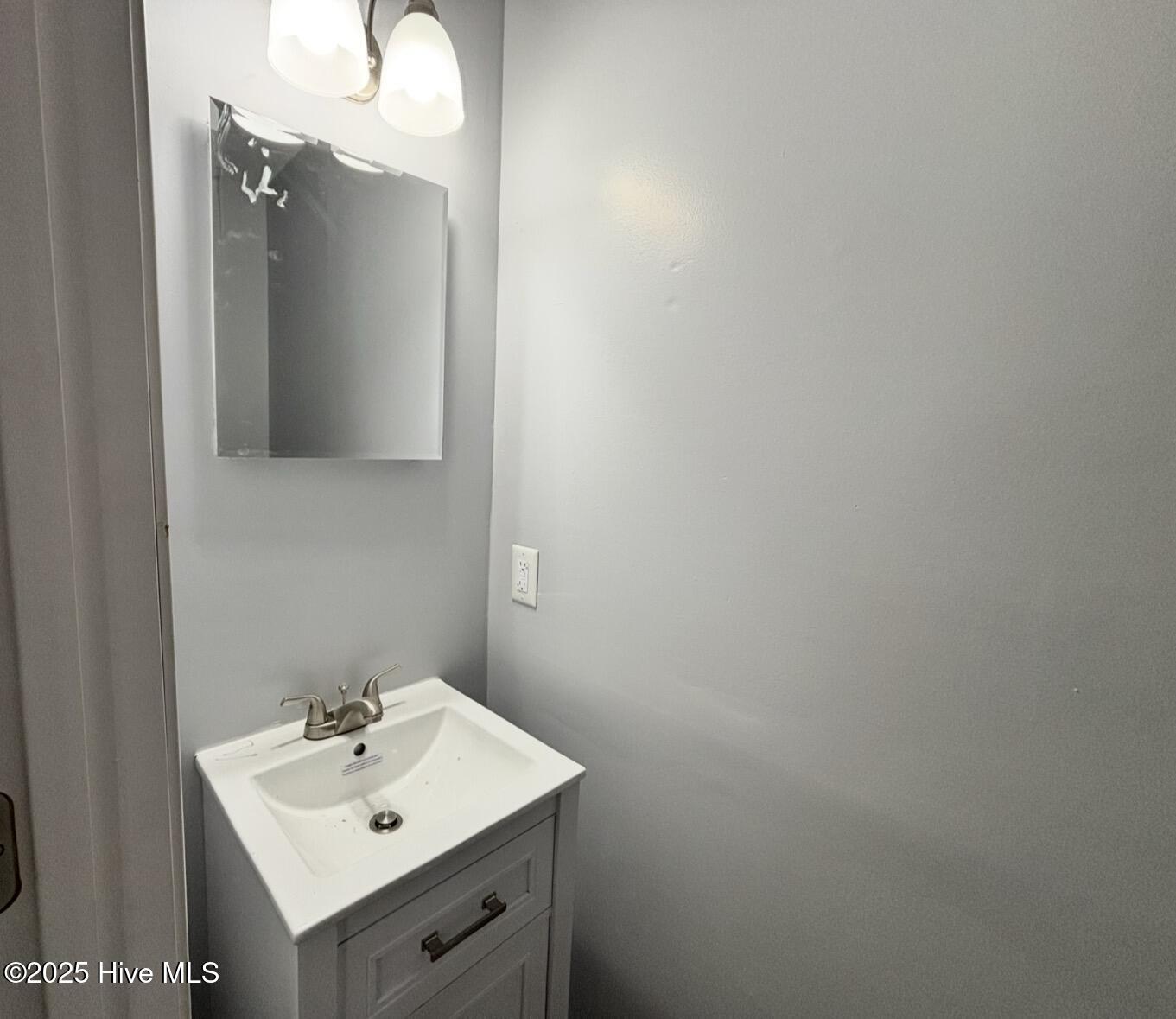 609 Poplar Street Rockingham, NC 28379 - Photo 4 of 16 1/2 bath