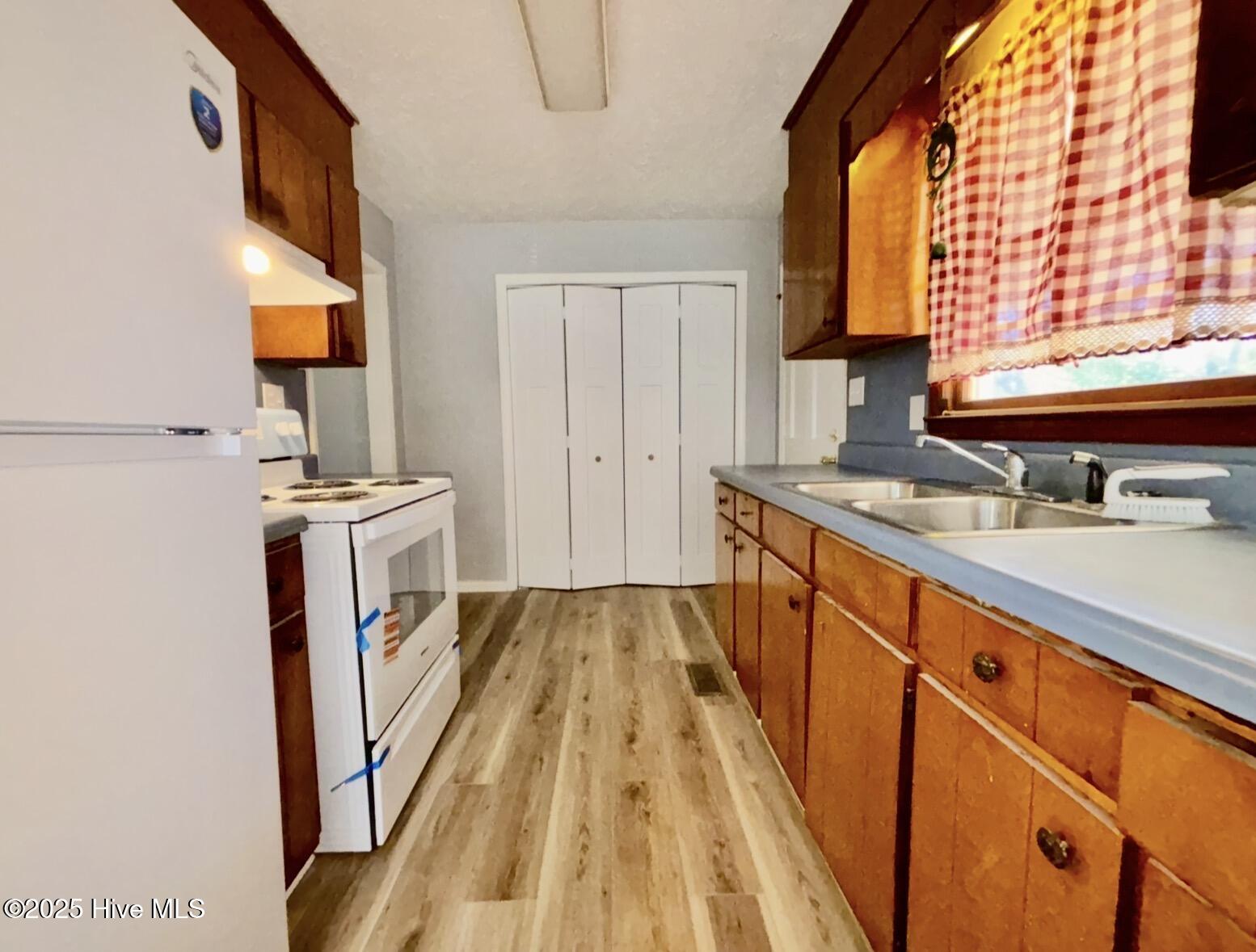 609 Poplar Street Rockingham, NC 28379 - Photo 8 of 16 kitchen
