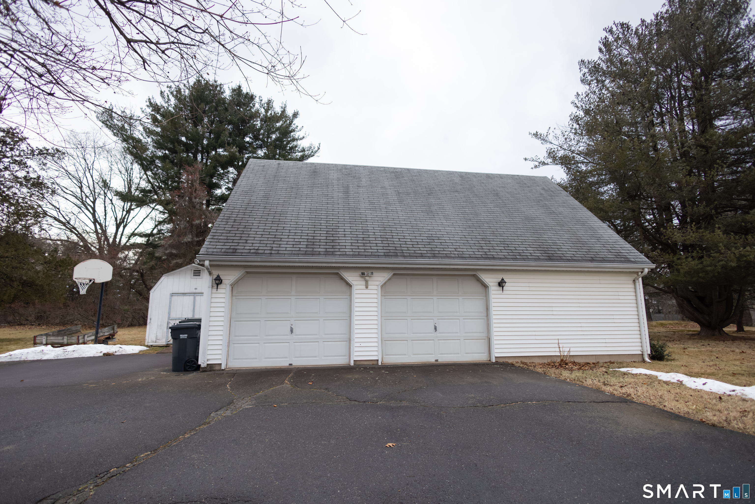 352 Carter Lane Southington, CT 06489 - Photo 5 of 40 a house view with a outdoor space