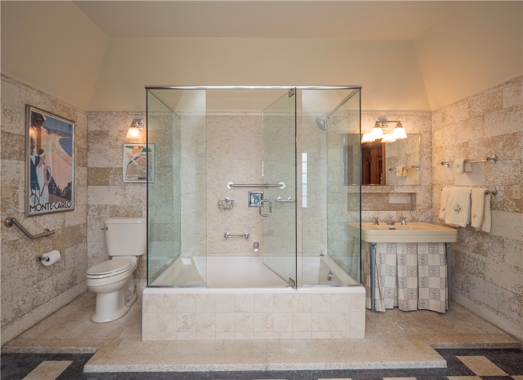 57 Ledge Road, Unit 2 Newport, RI 02840 - Photo 23 of 50 Primary Bath w/Tub & Shower