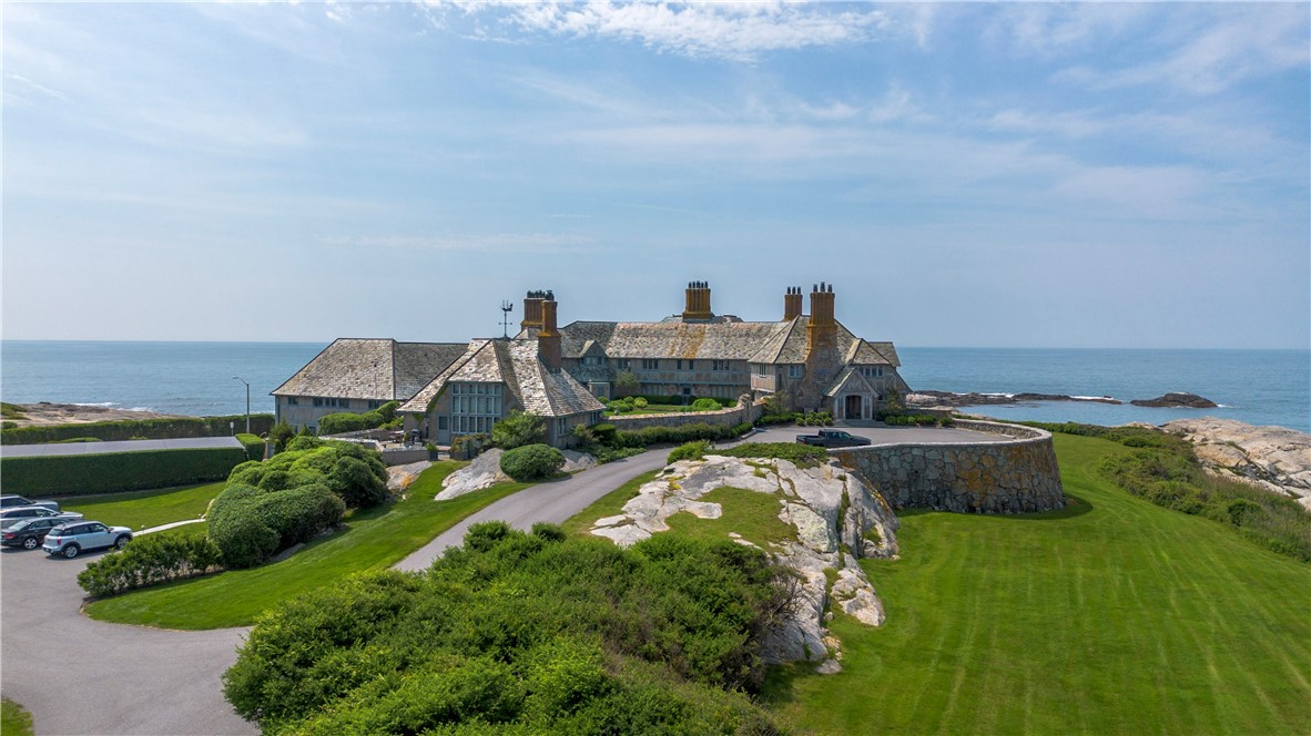 57 Ledge Road, Unit 2 Newport, RI 02840 - Photo 4 of 50 Approach to 57 Ledge