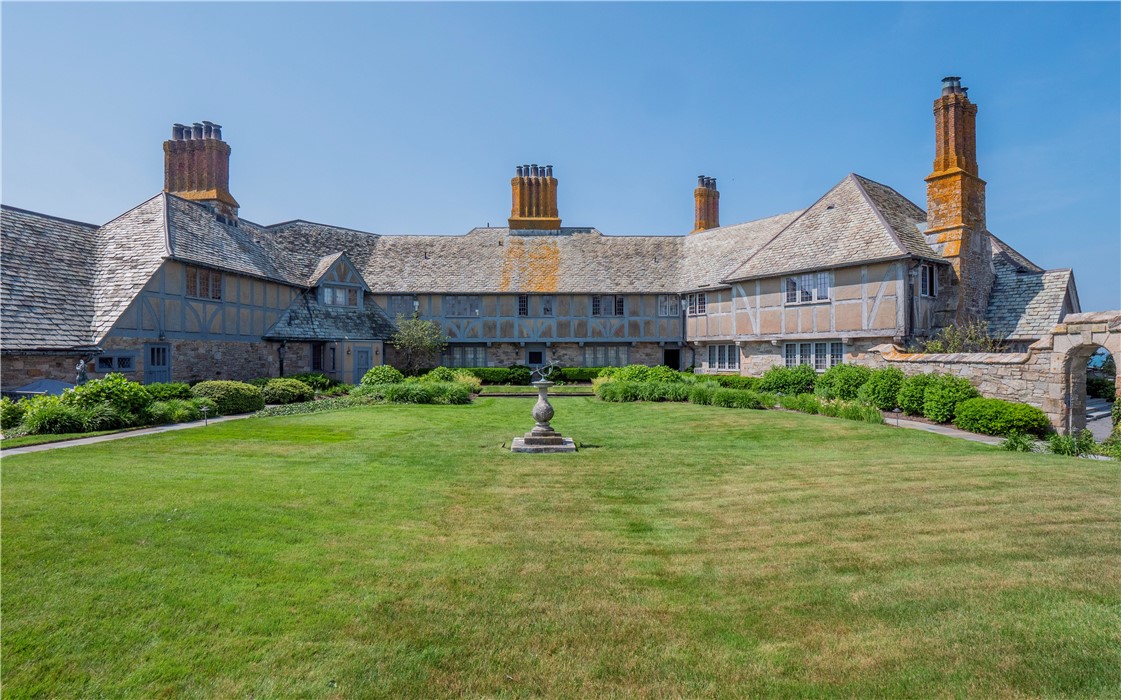 57 Ledge Road, Unit 2 Newport, RI 02840 - Photo 45 of 50 Courtyard view to Private Entry on the Right.