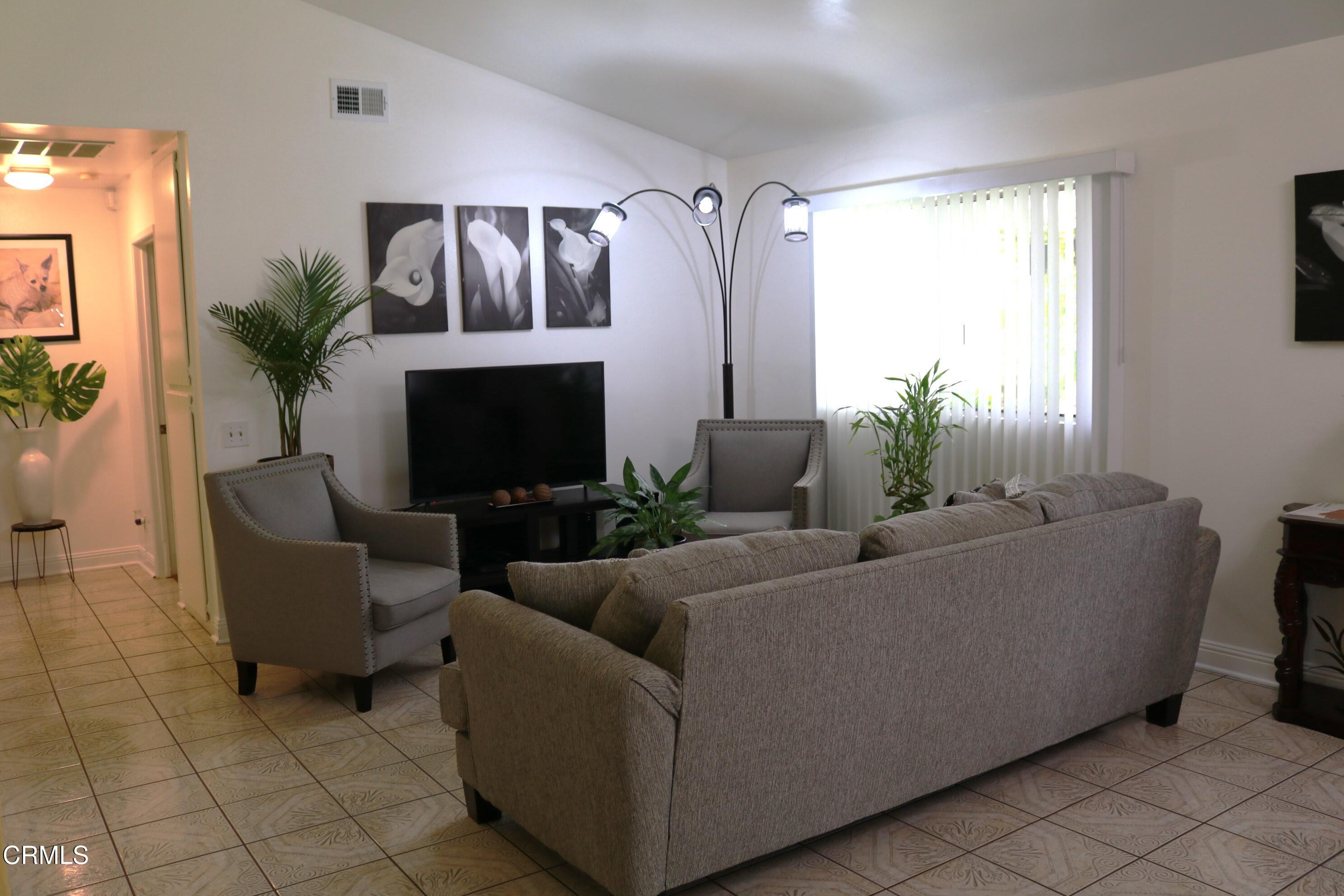 6232 Country View Lane Riverside, CA 92504 - Photo 3 of 20 IMG_3373