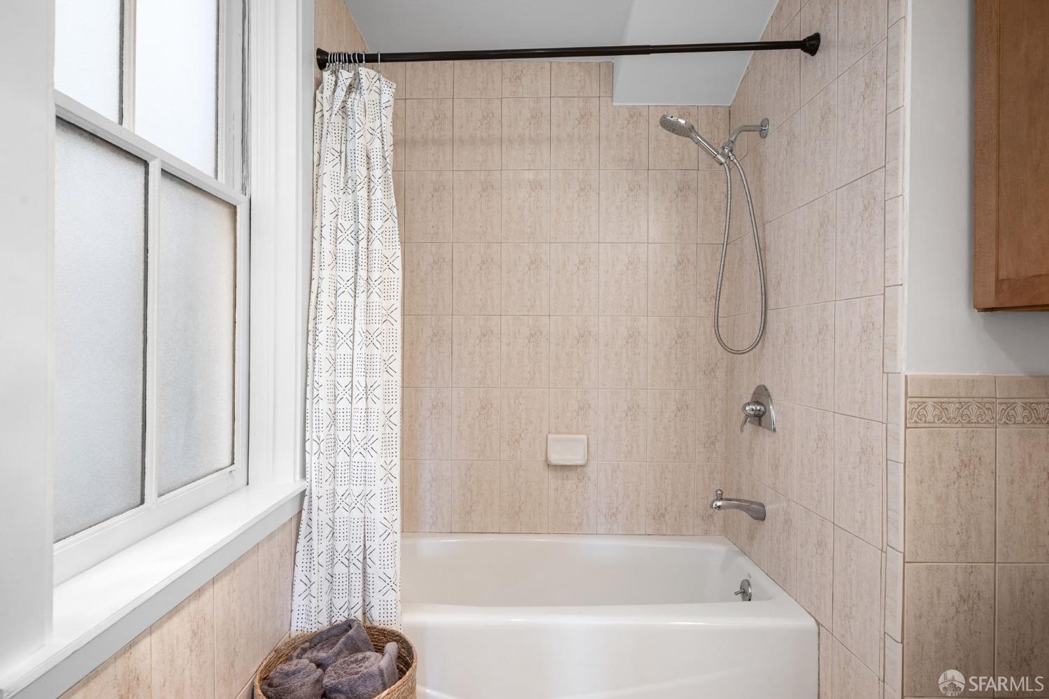 333 Cherry Street, Unit B San Francisco, CA 94118 - Photo 20 of 34 a bathroom with a shower and a bath tub