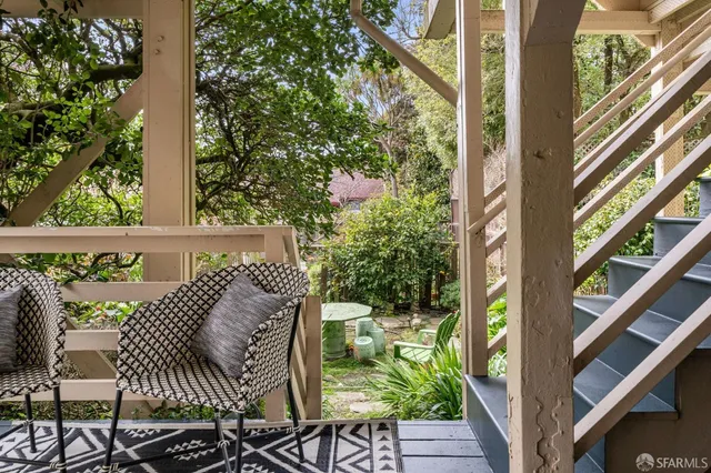 a view of an outdoor space with garden