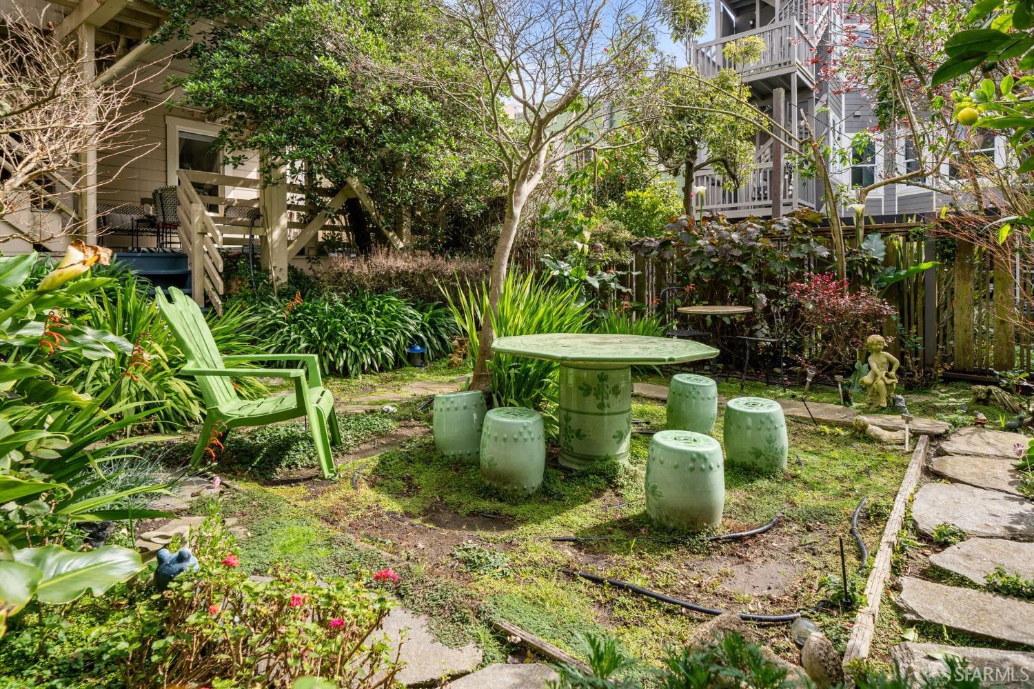 333 Cherry Street, Unit B San Francisco, CA 94118 - Photo 30 of 34 a view of a garden with plants