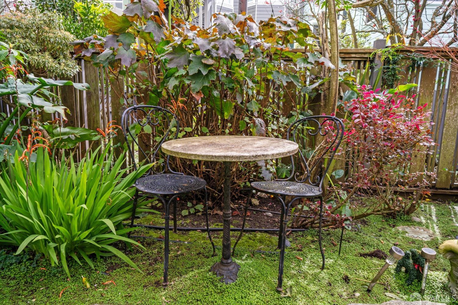333 Cherry Street, Unit B San Francisco, CA 94118 - Photo 31 of 34 a view of a chairs and table in backyard