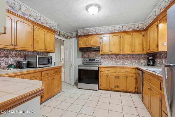 $450,000 | 2729 Davis Road, Benton, MS 39039