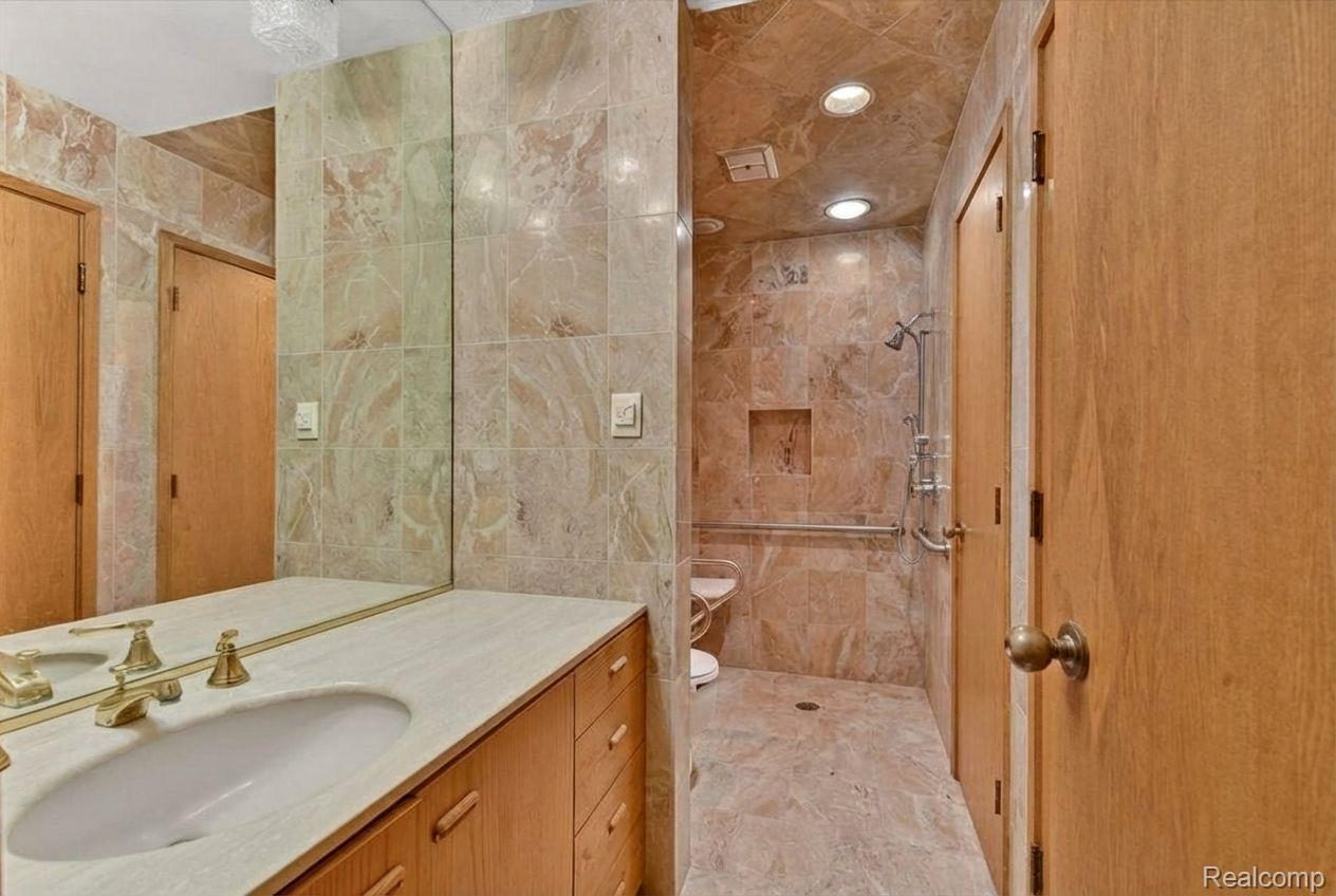 2551 Patterson Lk Road Pinckney, MI 48169 - Photo 48 of 95 Accessible bathroom attached to first floor bedroom