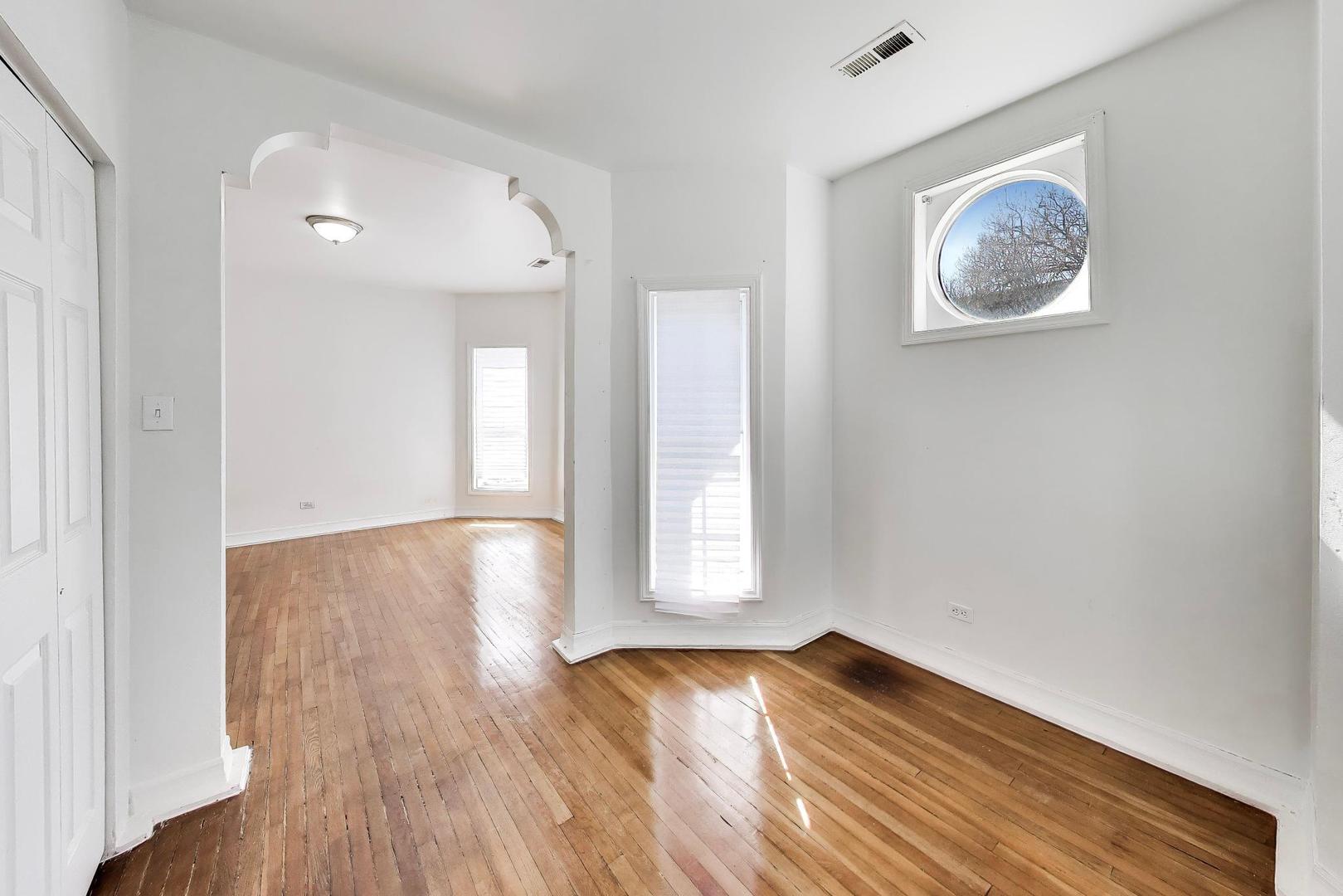 6853 South Perry Avenue Chicago, IL 60621 - Photo 18 of 28 a view of livingroom and hardwood floor