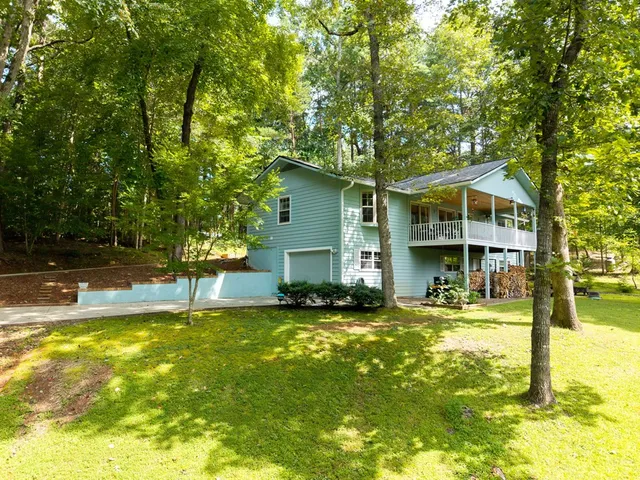 a close view of sink and tap