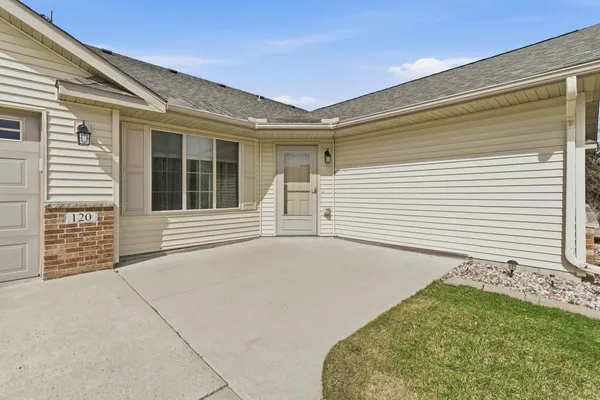 $274,900 | 120 Palmer Path, Mankato, MN 56001