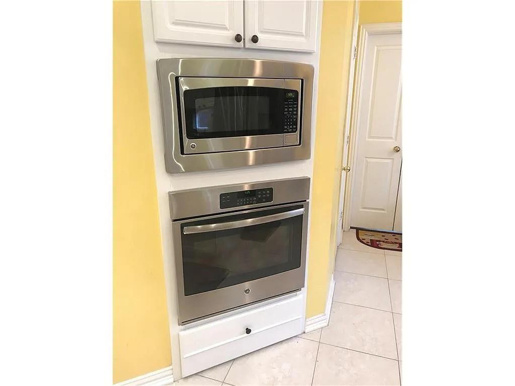 9400 Western Trail Irving, TX 75063 - Photo 23 of 24 a kitchen with a stove and a microwave