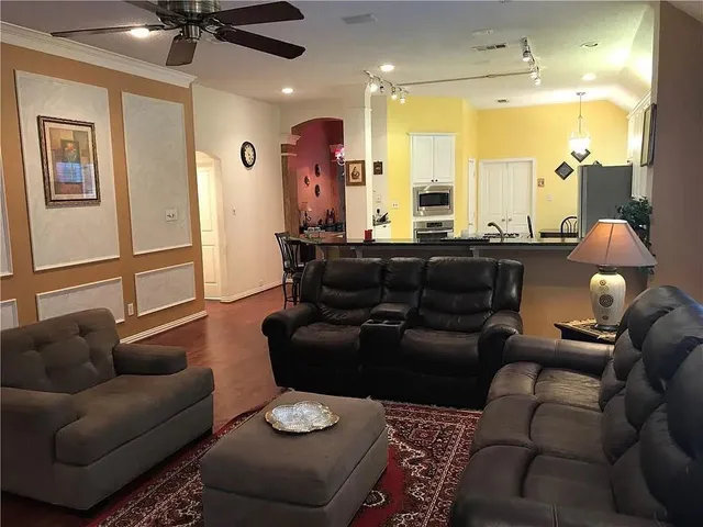 $2,995 | 9400 Western Trail, Irving, TX 75063