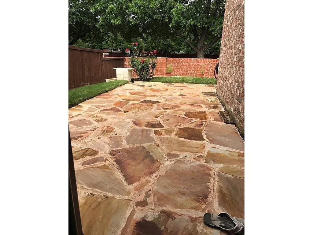 9400 Western Trail Irving, TX 75063 - Photo 4 of 24 a bedroom with a bed and a white wall