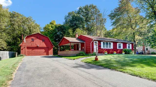 $335,000 | 33 Middlesex Drive, Enfield, CT 06082