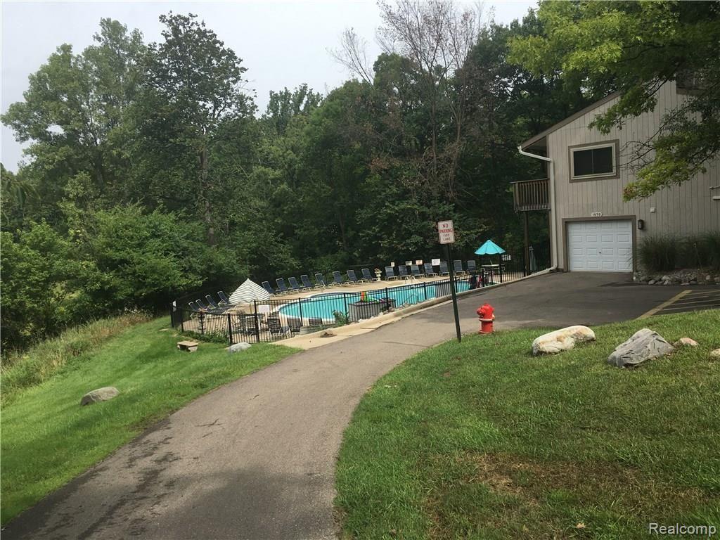 1687 Riverside Drive, Unit U14 Rochester Hills, MI 48309 - Photo 43 of 50