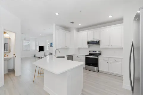 $1,075,000 | 295 Northeast 5th Avenue, Unit 32, Delray Beach, FL 33483