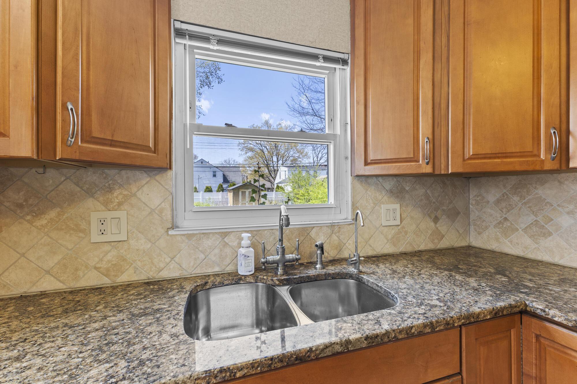 109 South Broadleigh Road Columbus, OH 43209 - Photo 15 of 39 16_cs9a5538