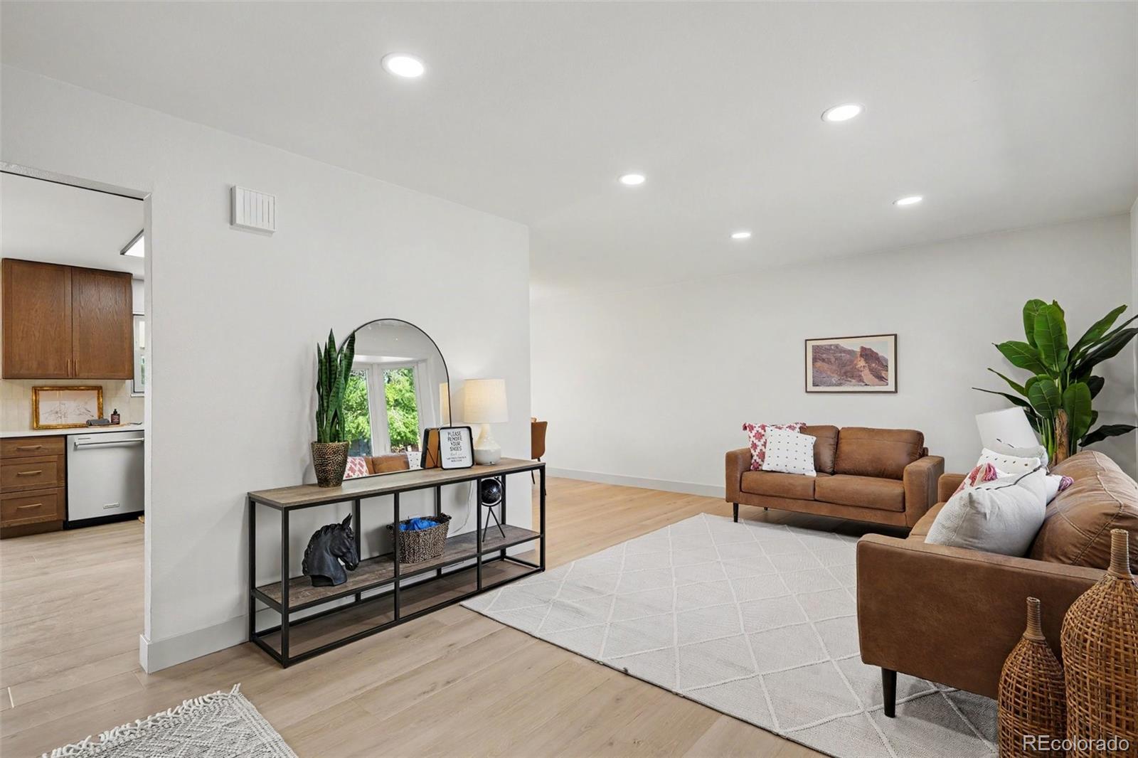 2065 South Rifle Street Aurora, CO 80013 - Photo 4 of 34