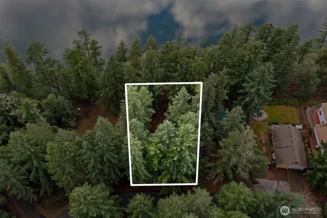 an outdoor view of a house