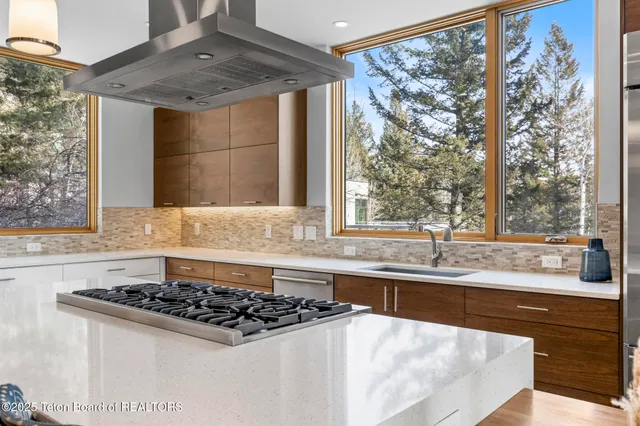$5,640,000 | 1400 North Fenn Drive, Wilson, WY 83014