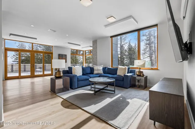 $5,640,000 | 1400 North Fenn Drive, Wilson, WY 83014