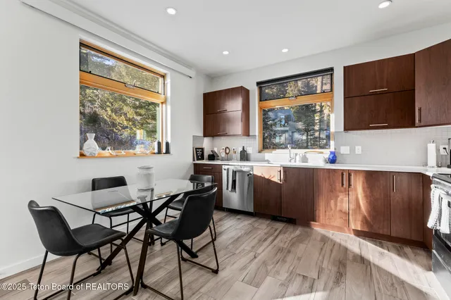 $5,640,000 | 1400 North Fenn Drive, Wilson, WY 83014