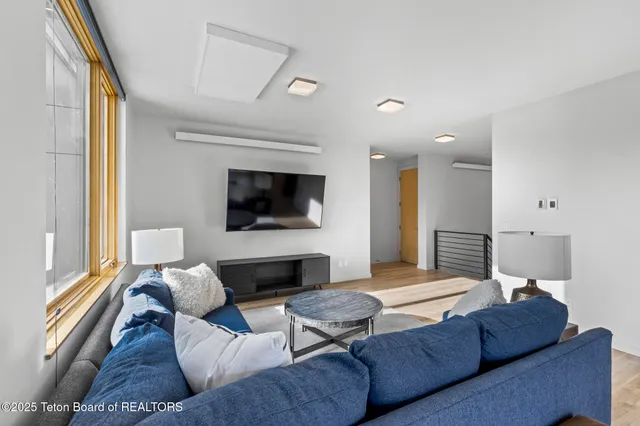 $5,640,000 | 1400 North Fenn Drive, Wilson, WY 83014