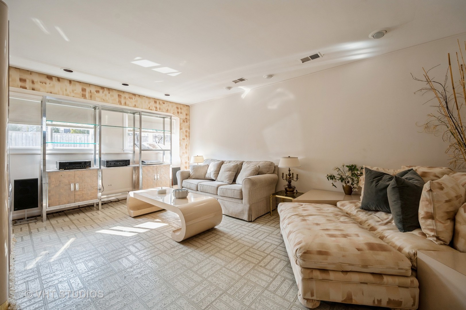820 Barberry Road Highland Park, IL 60035 - Photo 11 of 13 a living room with furniture and large windows