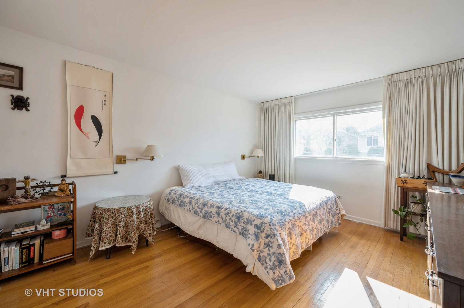 820 Barberry Road Highland Park, IL 60035 - Photo 12 of 13 a bedroom with a bed and a window