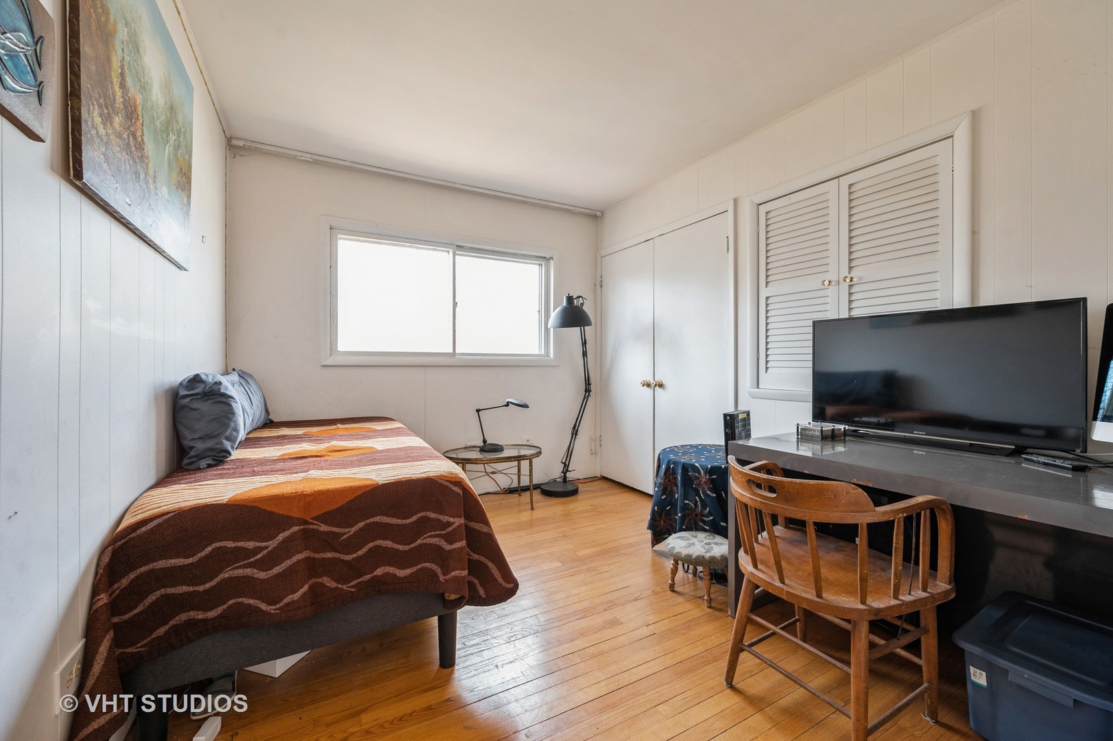 820 Barberry Road Highland Park, IL 60035 - Photo 13 of 13 a bedroom with a bed and a flat screen tv