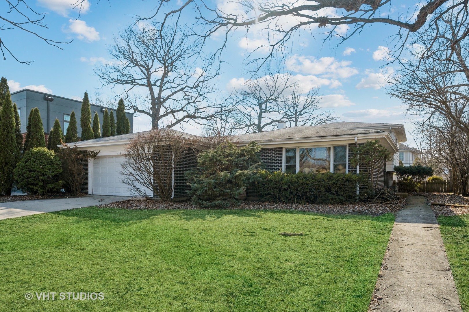 820 Barberry Road Highland Park, IL 60035 - Photo 2 of 13 a view of a yard in front of house