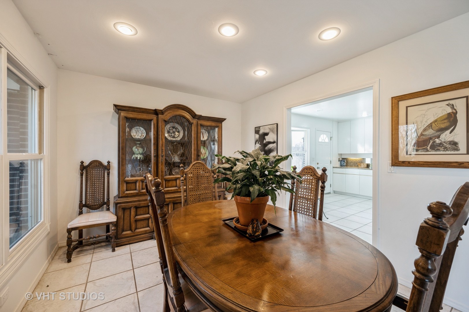 820 Barberry Road Highland Park, IL 60035 - Photo 9 of 13 a view of a dining room with furniture