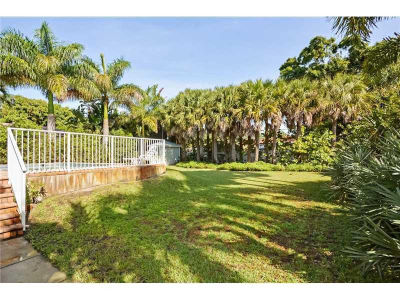 445 Northeast 2nd Street Boca Raton, FL 33432 - Photo 11 of 20 Yard/Garden.
