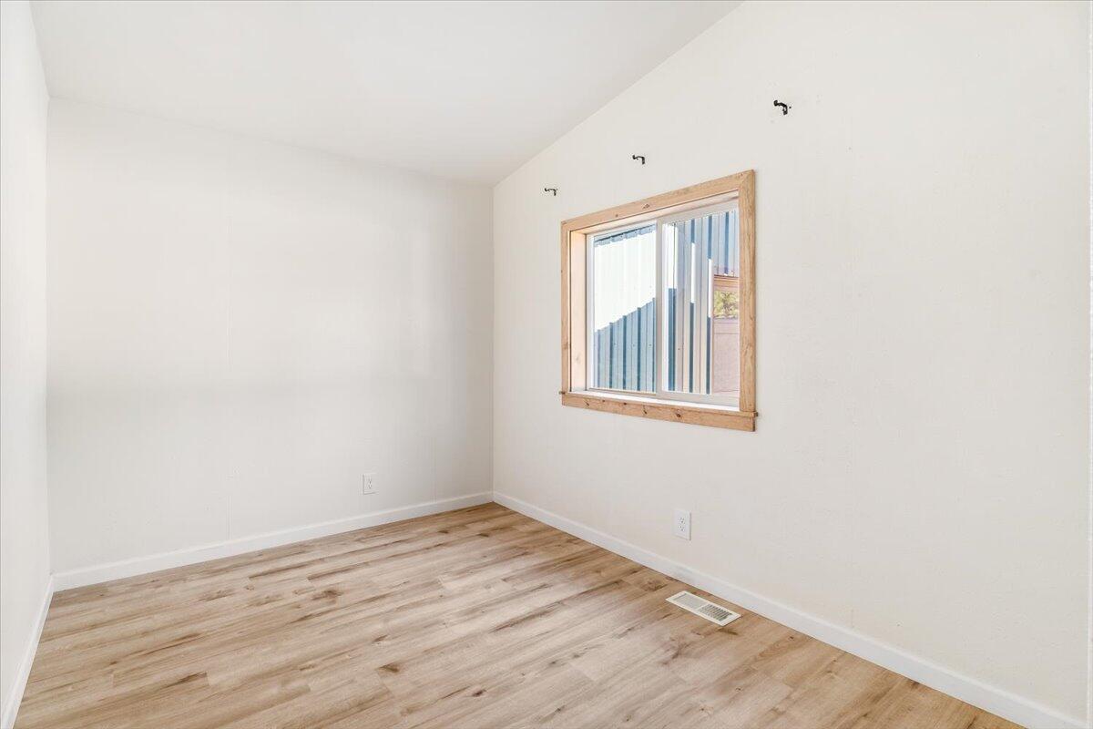 16201 Hawks Lair Road La Pine, OR 97739 - Photo 23 of 52 Guest Room 1