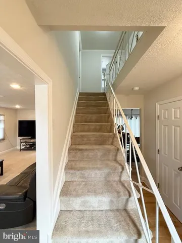 a view of entryway and hall