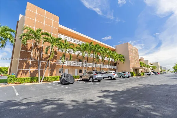 $339,000 | 201 Southeast 11th Terrace, Unit 102, Dania Beach, FL 33004