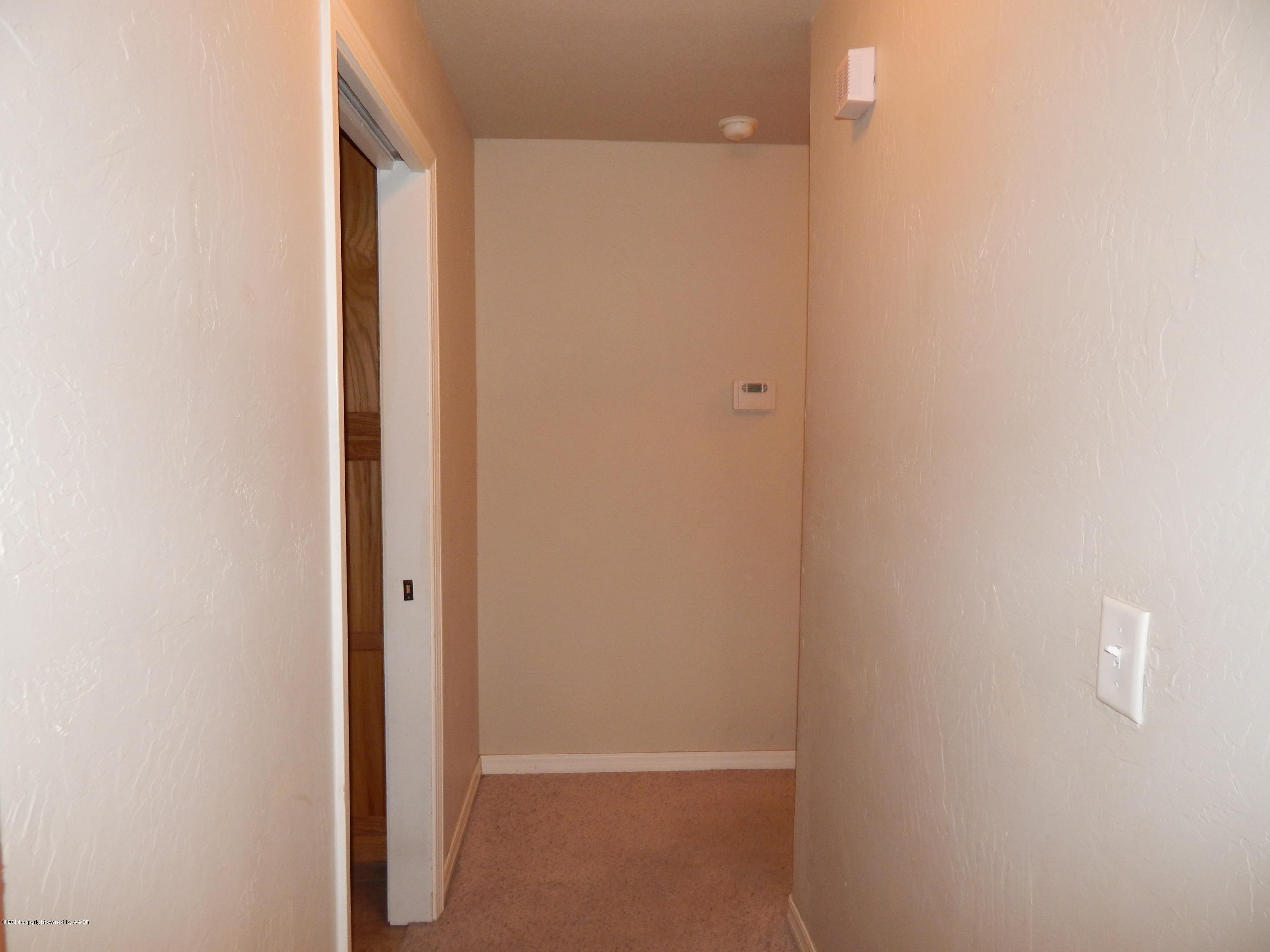 5302 Pleasant Court Amarillo, TX 79110 - Photo 17 of 22 a view of a hallway