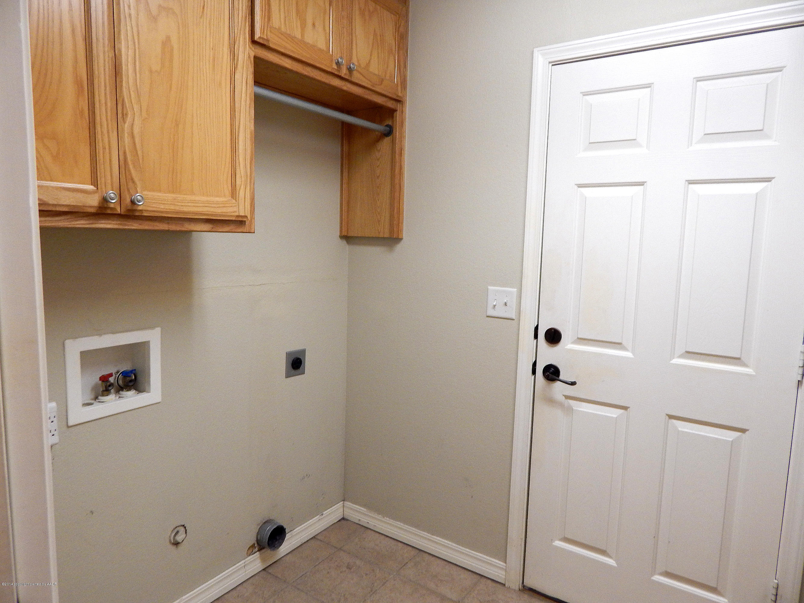 5302 Pleasant Court Amarillo, TX 79110 - Photo 22 of 22 a bathroom with a shower
