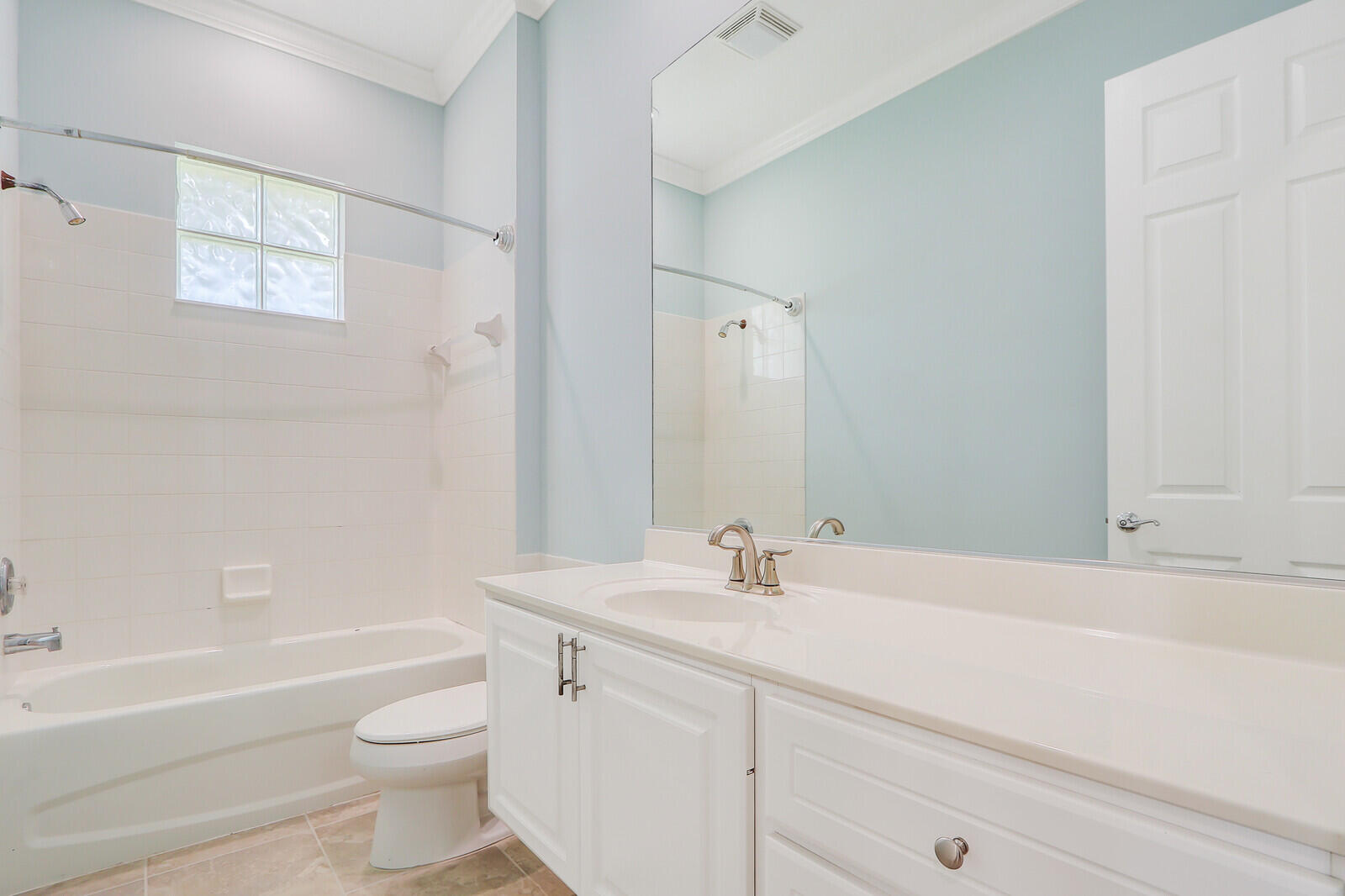 104 St Pierre Way Jupiter, FL 33458 - Photo 24 of 35 Guest bath