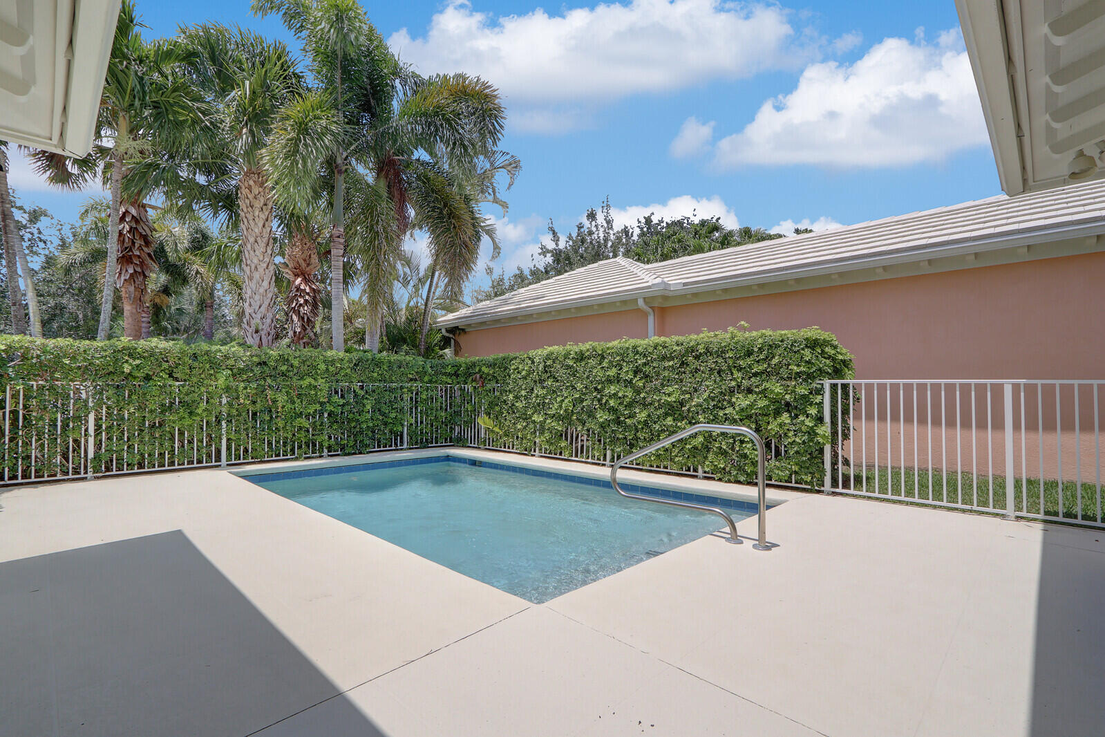 104 St Pierre Way Jupiter, FL 33458 - Photo 28 of 35 Private pool