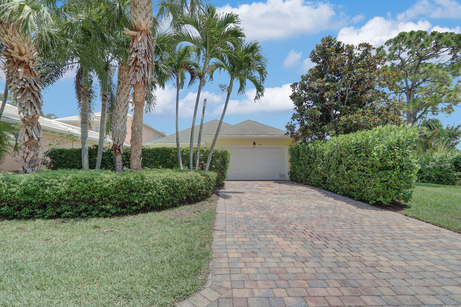 104 St Pierre Way Jupiter, FL 33458 - Photo 33 of 35 Long driveway