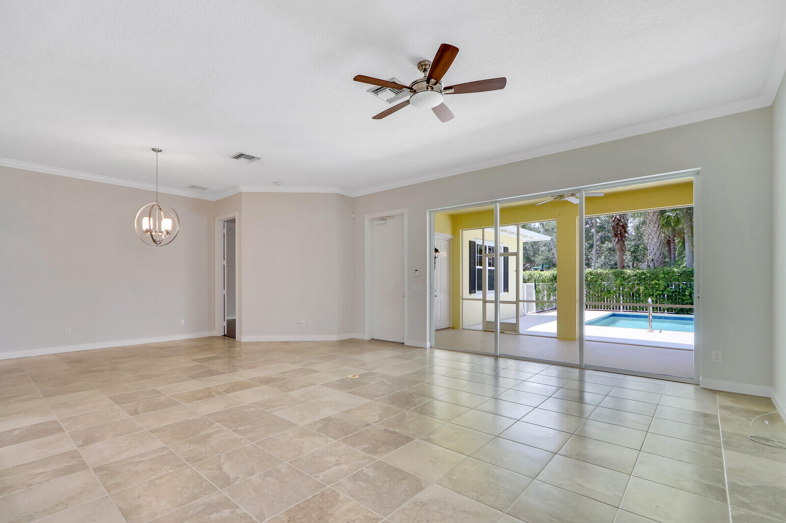 104 St Pierre Way Jupiter, FL 33458 - Photo 5 of 35 Large family room